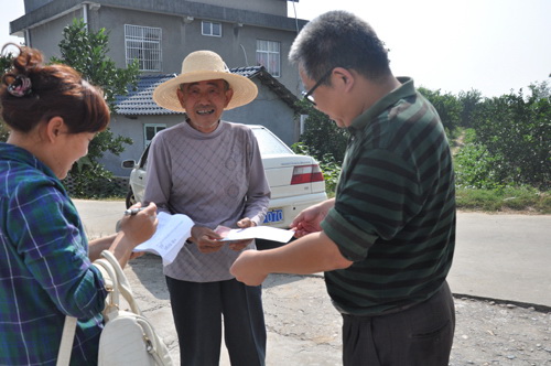 宜都市林业局：开展重阳节慰问活动2[1].jpg
